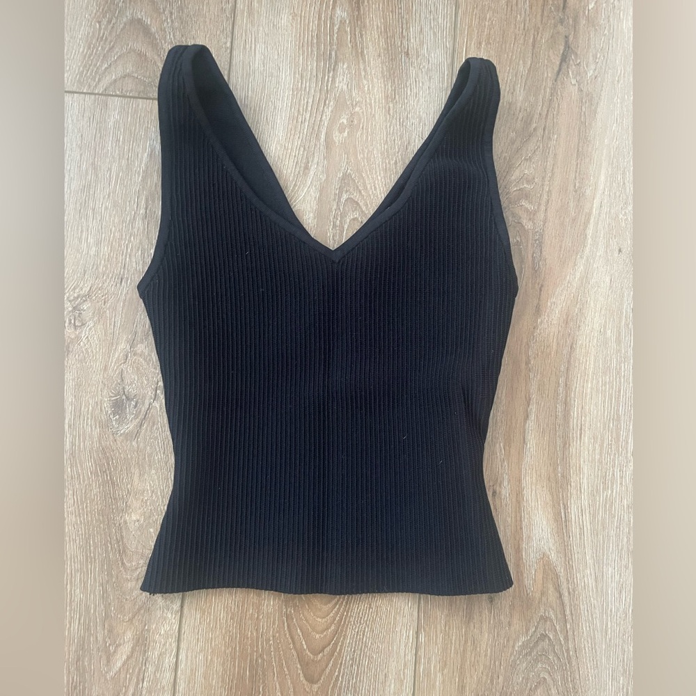 Babaton sculpt knit v neck size xs